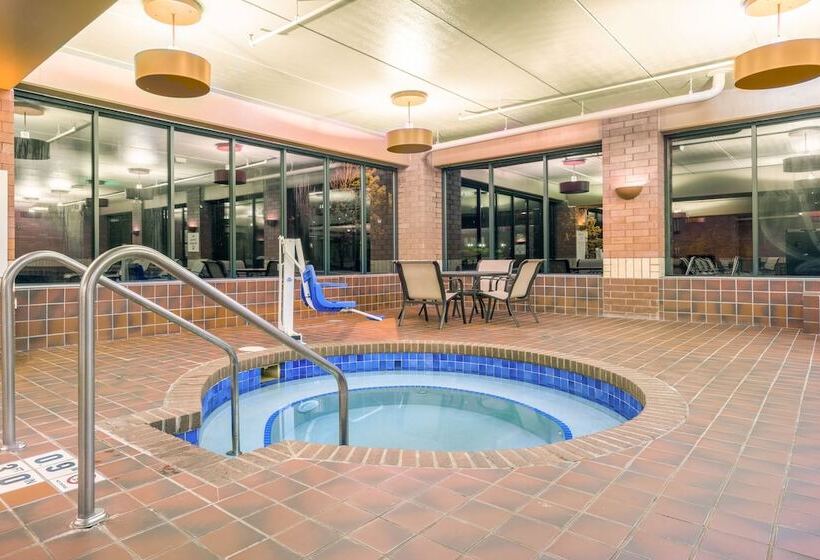 酒店 Holiday Inn Manitowoc By Ihg