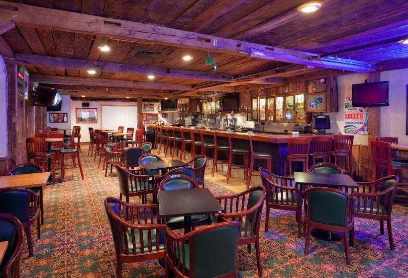 فندق Holiday Inn  & Suites Nashua, An Ihg