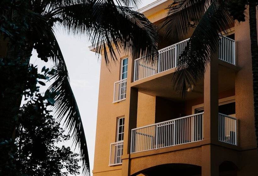 فندق Beachside Resort & Residences