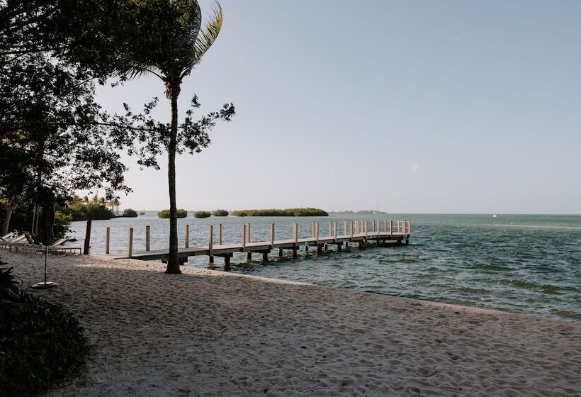 فندق Beachside Resort & Residences