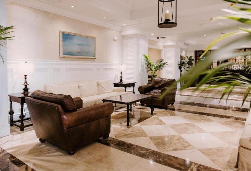 فندق Beachside Resort & Residences
