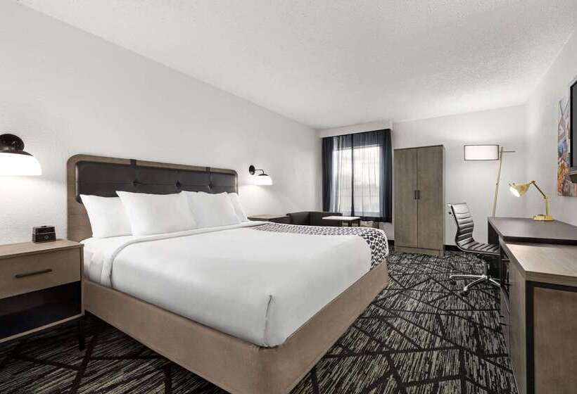 هتل La Quinta By Wyndham Cleveland Airport West