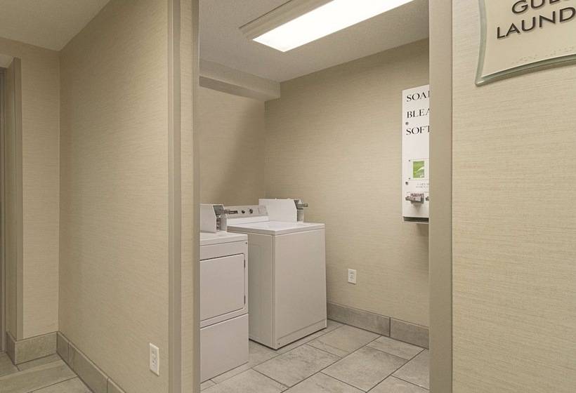 هتل La Quinta By Wyndham Cleveland Airport West