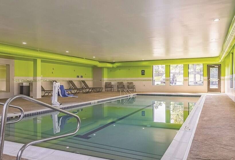 هتل La Quinta By Wyndham Cleveland Airport West