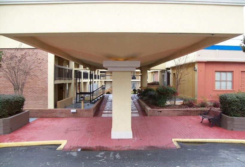호텔 Quality Inn & Suites Conference Center Statesboro Historic District