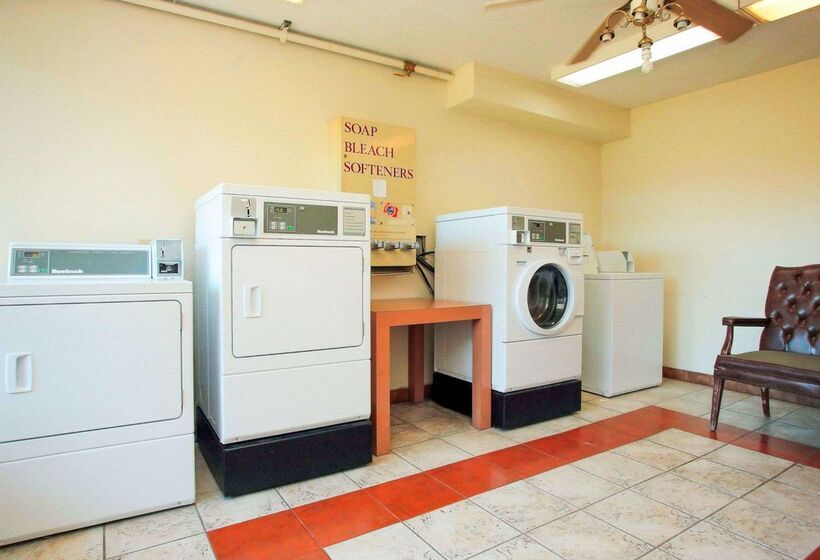 호텔 Quality Inn & Suites