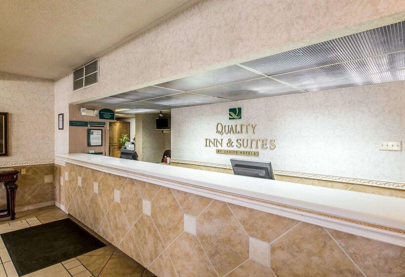 호텔 Quality Inn & Suites