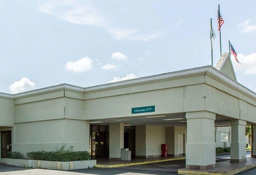호텔 Quality Inn & Suites