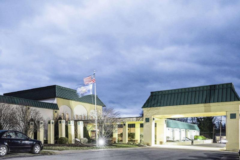 ホテル Ramada By Wyndham Indiana