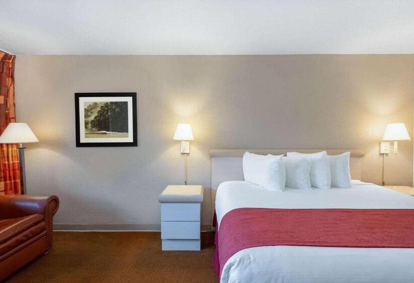 هتل Ramada By Wyndham Kissimmee Gateway   Free Theme Park Shuttle