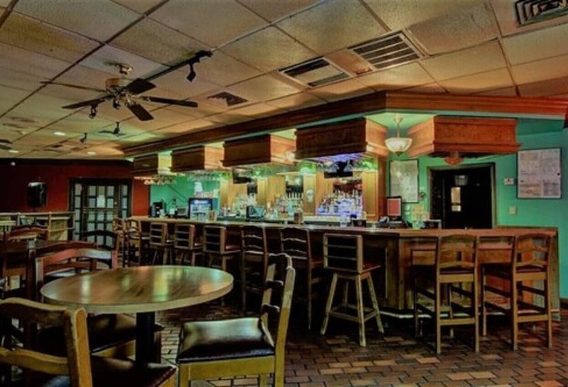 هتل Ramada By Wyndham Macon