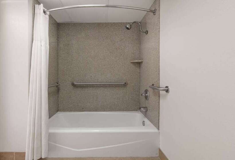 هتل Ramada By Wyndham Odessa Near University Of Texas Permian