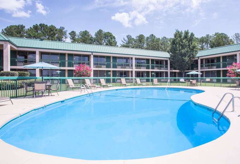 هتل Ramada By Wyndham & Suites Warner Robins