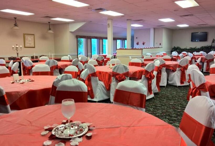هتل Ramada By Wyndham & Suites Warner Robins