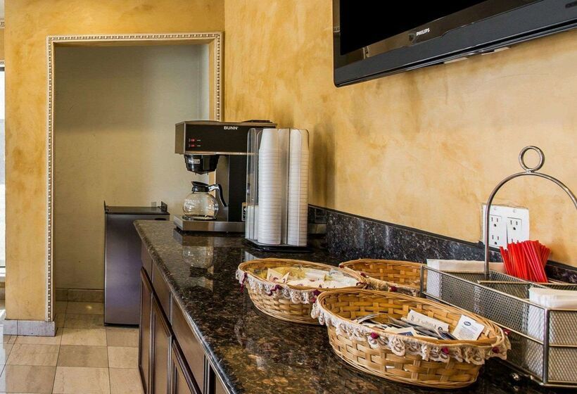 ホテル Rodeway Inn & Suites Pacific Coast Highway