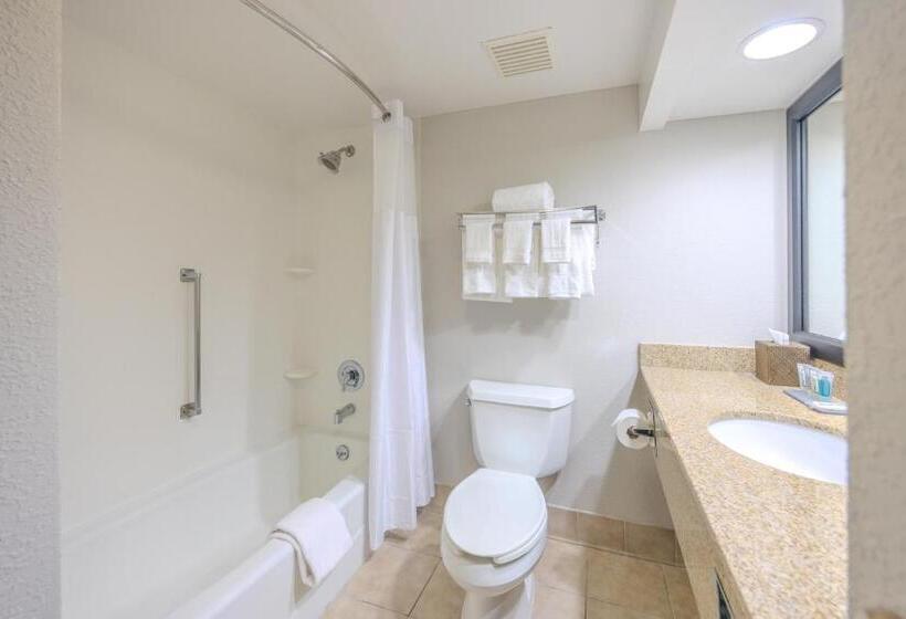 ホテル Solomons Inn Resort & Marina