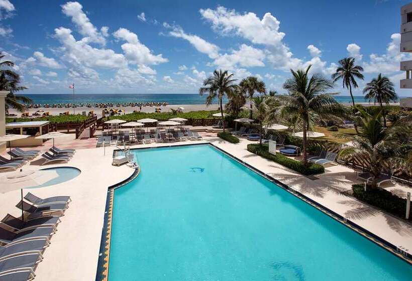 فندق The Singer Oceanfront Resort, Curio Collection By Hilton