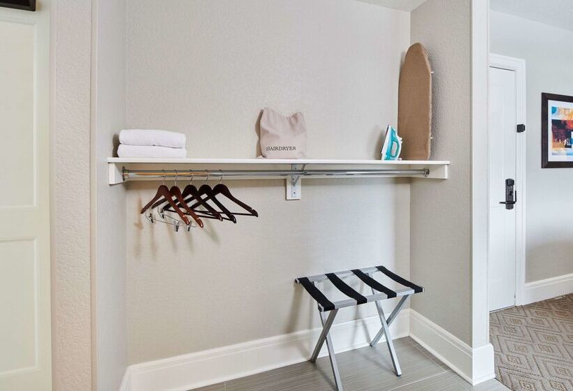 هتل Alex Johnson Rapid City Curio Collection By Hilton