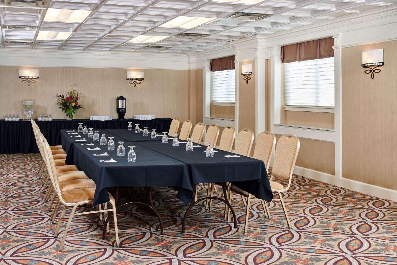 هتل Alex Johnson Rapid City Curio Collection By Hilton