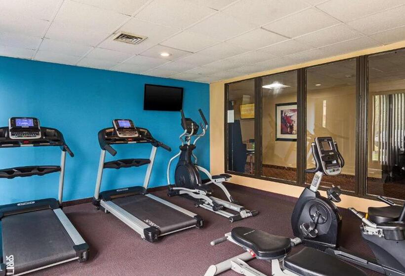 ホテル Pocono Inn & Banquet   Stroudsburg