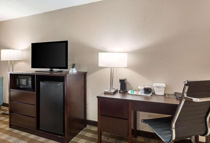 ホテル Pocono Inn & Banquet   Stroudsburg