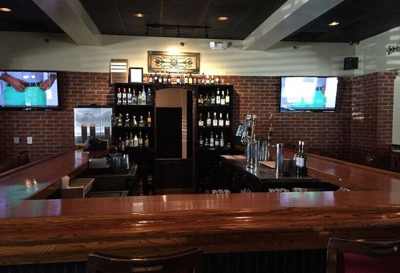 Отель Comfort Inn & Suites Near Danville Mall