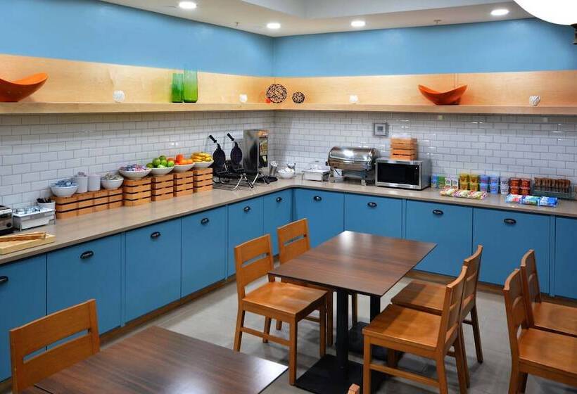 هتل Country Inn & Suites By Radisson, Asheville West Near Biltmore