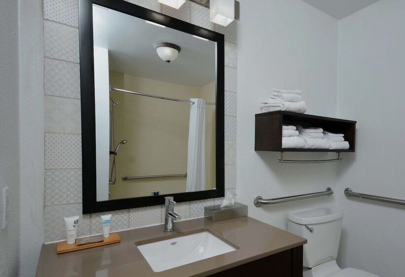 هتل Country Inn & Suites By Radisson, Asheville West Near Biltmore