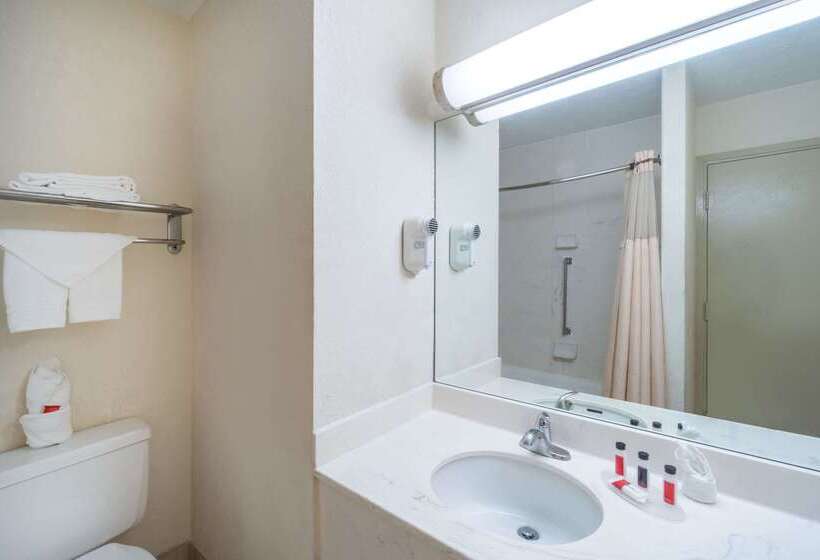 Отель Days Inn By Wyndham Columbus Airport
