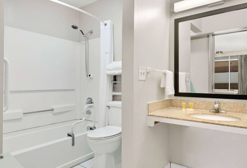 בית מלון כפרי Days Inn By Wyndham Lake City I 75