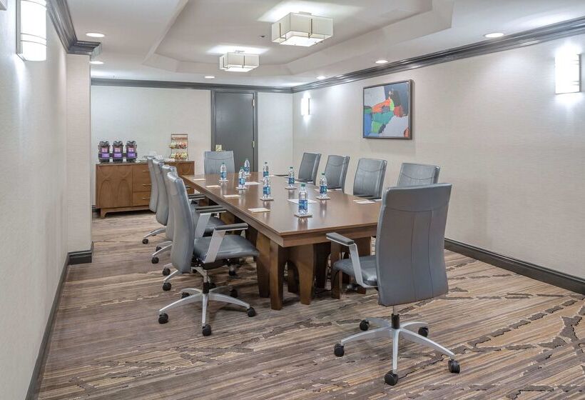호텔 Doubletree By Hilton Boston Rockland