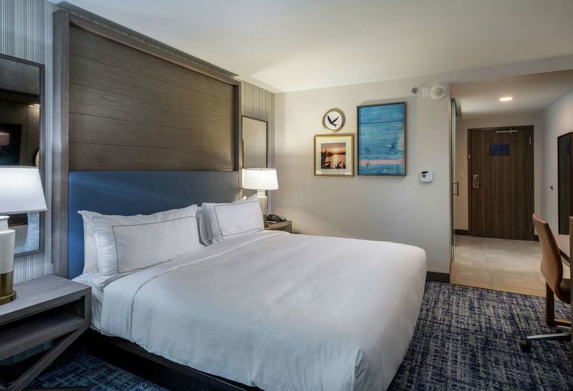 هتل Doubletree By Hilton Hot Springs