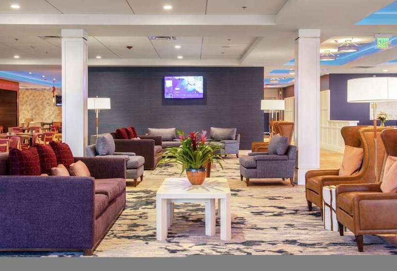 هتل Doubletree By Hilton Hot Springs