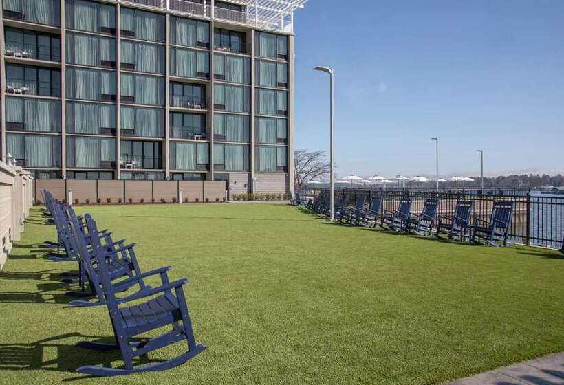 هتل Doubletree By Hilton Hot Springs