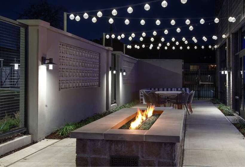 هتل Doubletree By Hilton Hot Springs