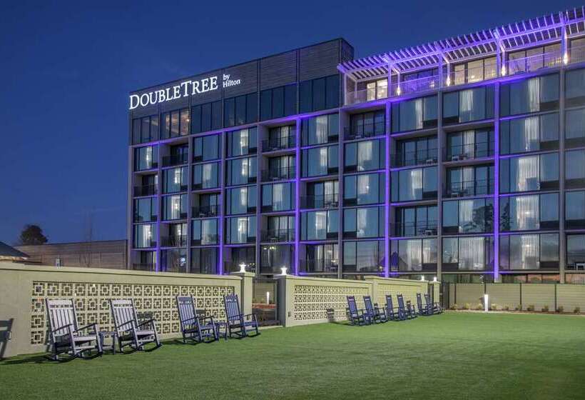 هتل Doubletree By Hilton Hot Springs