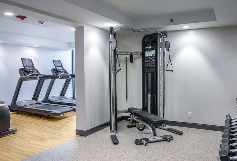 هتل Doubletree By Hilton Hot Springs