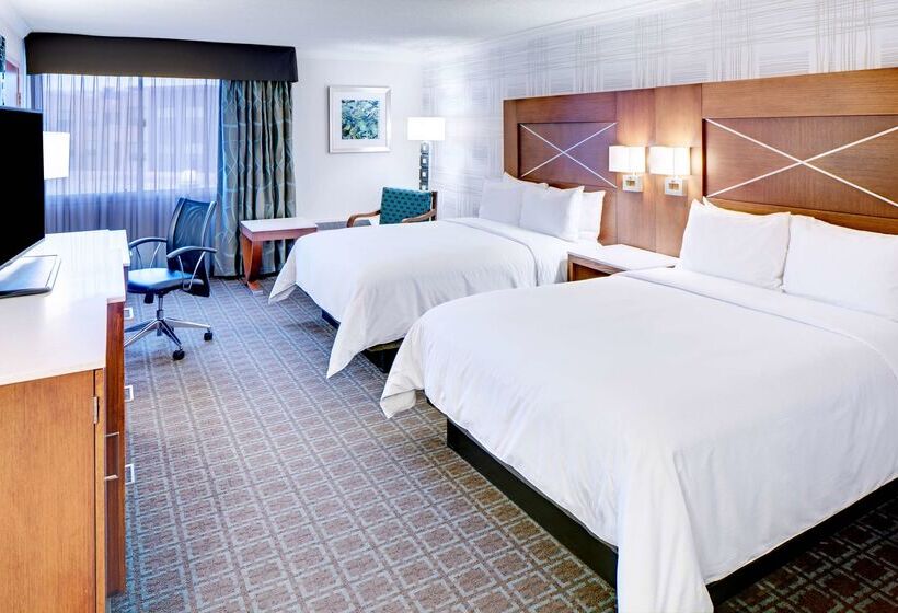 هتل Doubletree By Hilton Madison Downtown