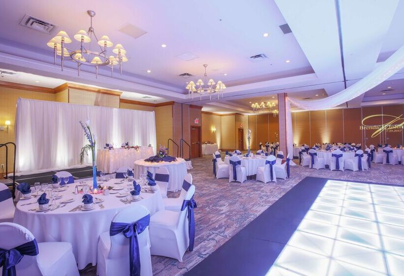 هتل Doubletree By Hilton Rochester