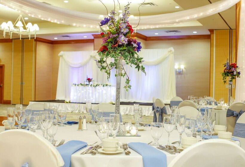 هتل Doubletree By Hilton Rochester