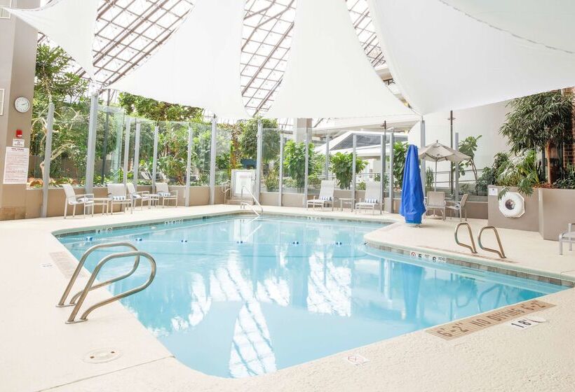 هتل Doubletree By Hilton Rochester