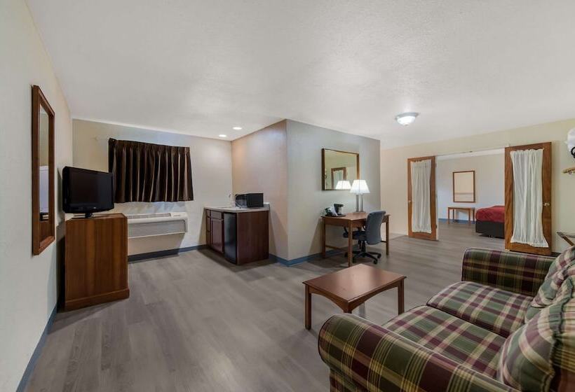 בית מלון כפרי Baymont By Wyndham Iron Mountain