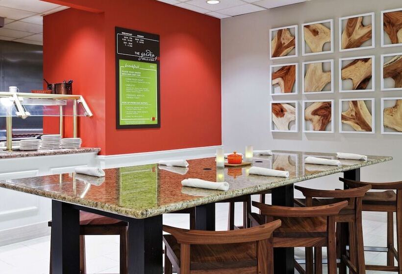 هتل Hilton Garden Inn Springfield, Il