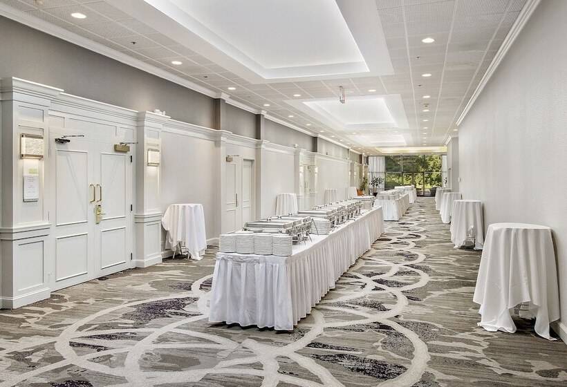 酒店 Holiday Inn Chicago Nw Crystal Lk Conv Ctr, An Ihg