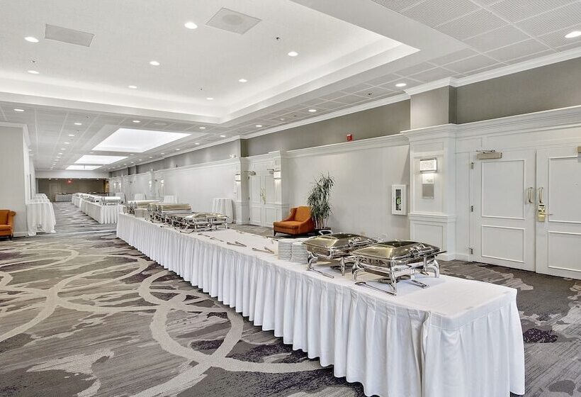 酒店 Holiday Inn Chicago Nw Crystal Lk Conv Ctr, An Ihg