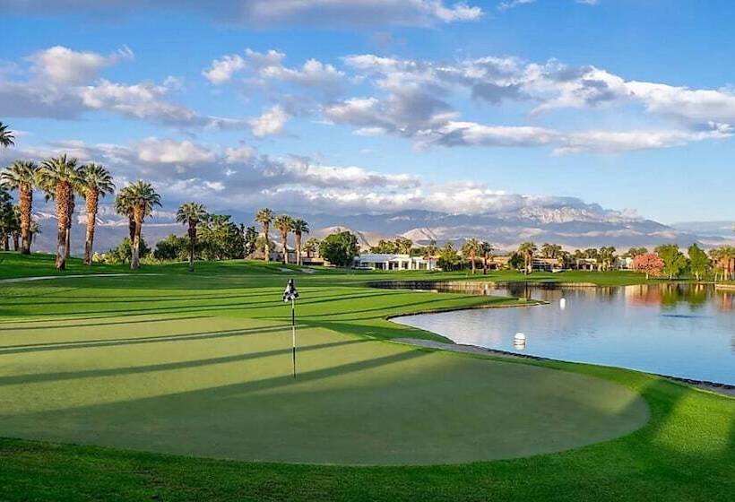 בית מלון כפרי Holiday Inn Express Palm Desert, An Ihg