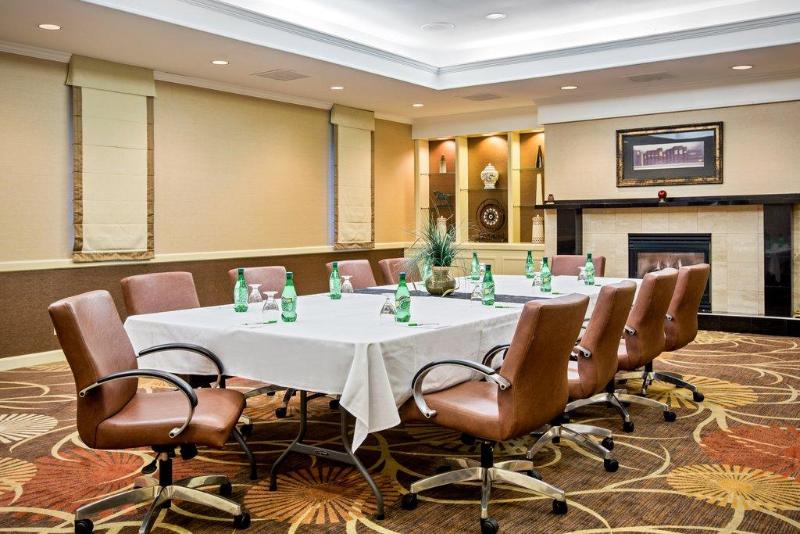 هتل Holiday Inn Roanoke   Tanglewood Route 419 & I 581, An Ihg