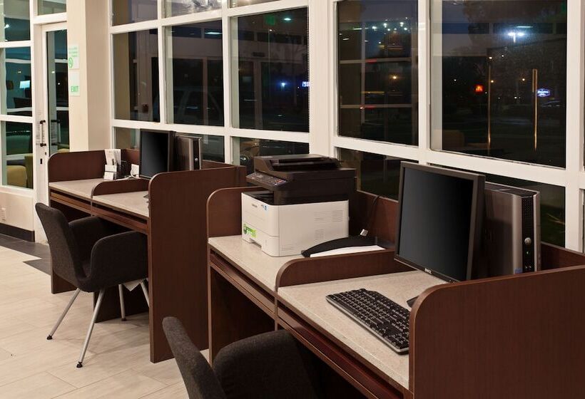 בית מלון כפרי Holiday Inn West Covina, An Ihg