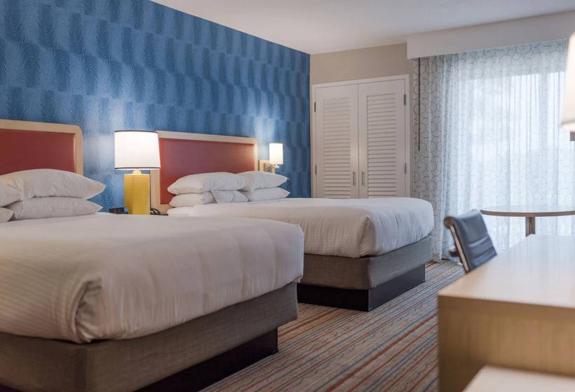 Howard Johnson By Wyndham Anaheim Hotel & Water Playground