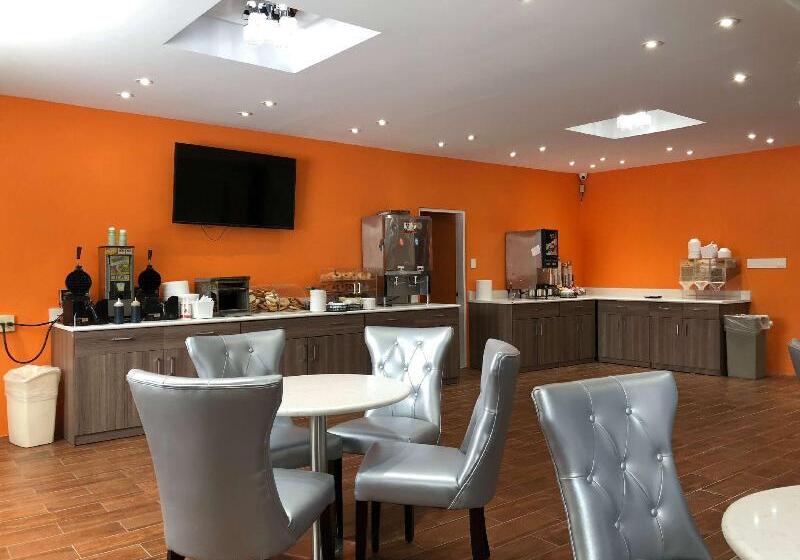 فندق Howard Johnson By Wyndham Harrisburg